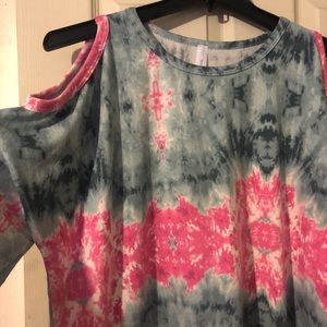 HoneyMe cold shoulder top